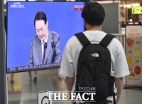  생중계 되는 윤석열 대통령 기자회견 [포토]