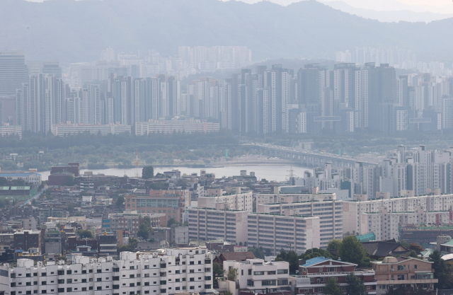 20일 서울 남산에서 바라본 아파트 단지의 모습. 연합뉴스