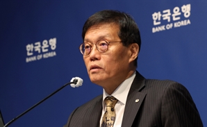 집값·환율 불안에 3연속 동결…다음 금리인하 내년으로 넘어갈듯