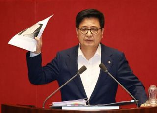 김장겸 필리버스터 돌입…"방미통위 설치, '이진숙' 배제 겨냥한 표적 입법일 뿐"