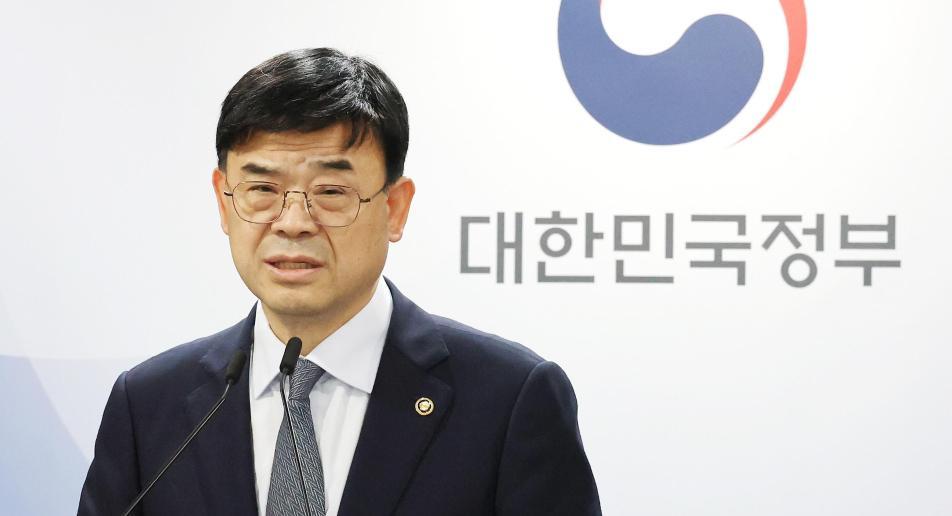 ‘갭투자 논란’ 이상경 차관, 유튜브 사과…“국민 눈높이 한참 못 미쳤다”