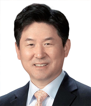 신재훈 리버스톤 자산운용 사장 - 서울대 경영학 학·석사, 미국 시카고대 MBA, 서강대 경영학 박사, ‘비욘드 스트래티지’ ‘야구 보는 CEO’ 저자
