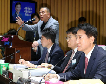 "올드미스 연애편지" "감당 안될텐데" 명태균 맹폭...오세훈 &apos;실소&apos;