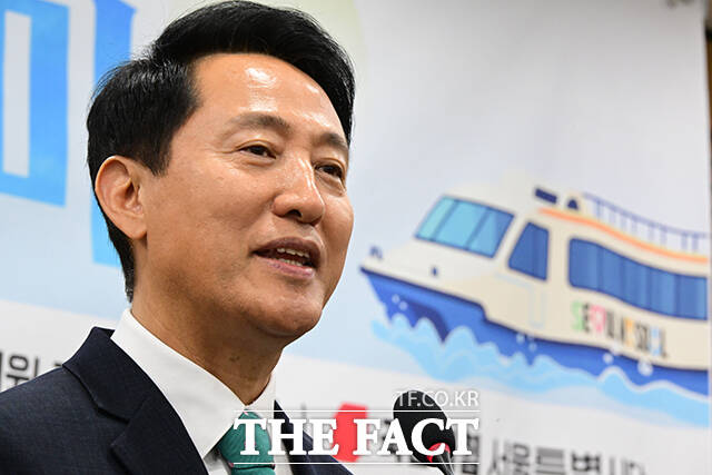 토론회 참석한 오세훈 시장이 축사를 전하고 있다.