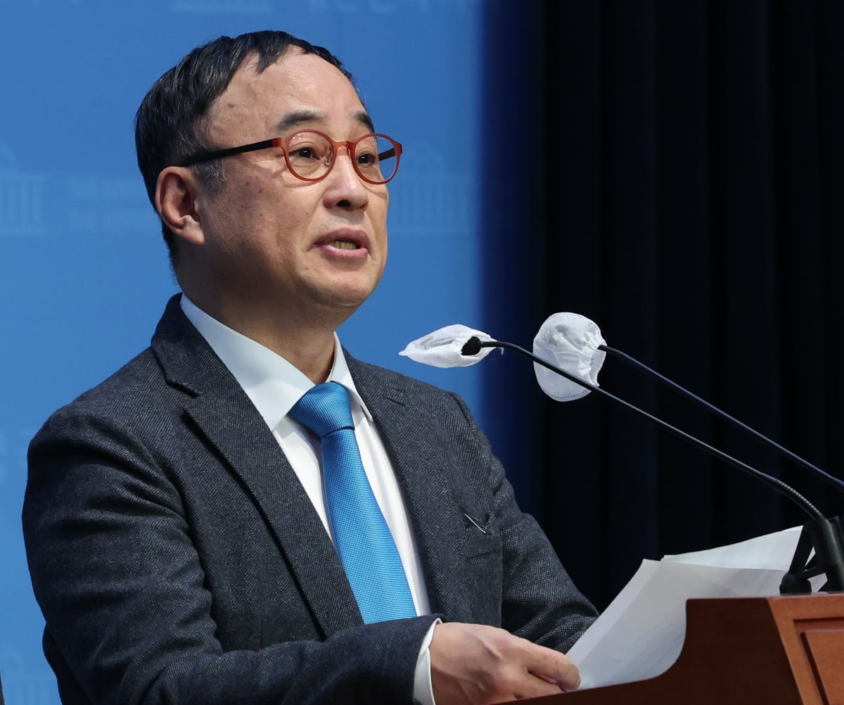 개그맨 서승만이 20일 서울 여의도 국회 소통관에서 제22대 총선 더불어민주당 비례대표 후보 도전 기자회견을 하고 있다. /사진=뉴스1
