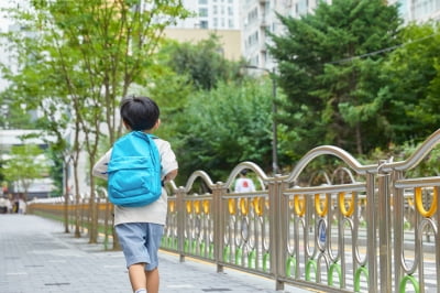 "애들이 '개근거지'래" 초등생 아들 눈물 펑펑…아빠 '쇼크'