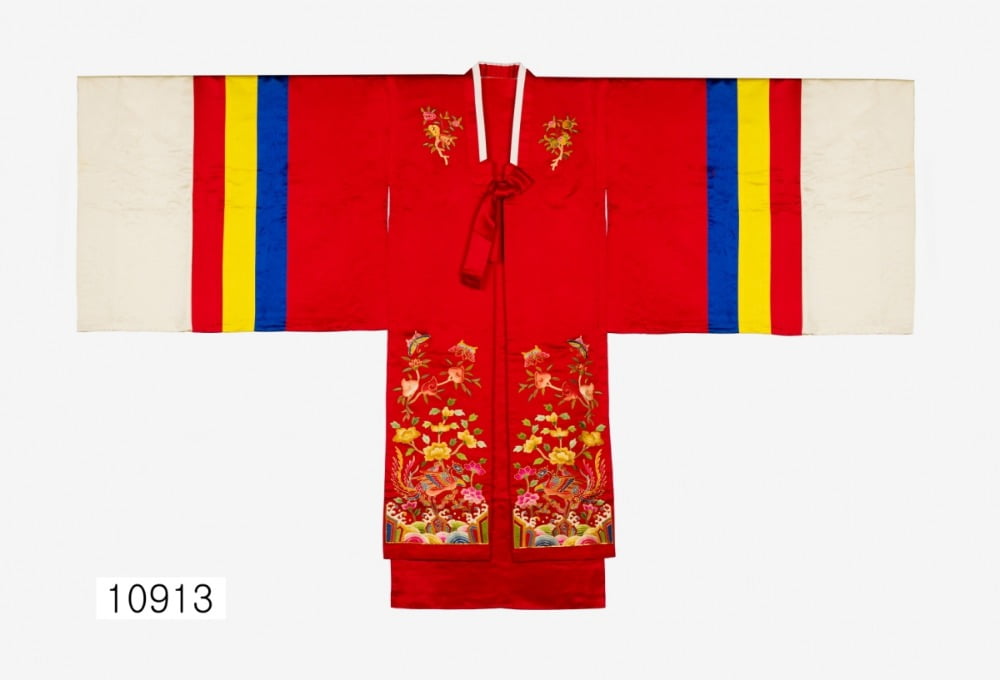 활옷(闊衣), 한국 – 광복이후, 섬유(견), 민속박물관.