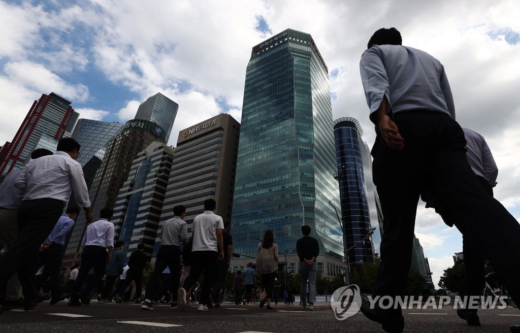 "더 비싸게 거래됐다"…ETF 163종 가격 '파문'