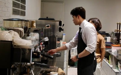 '커피 원가 120원' 논란에…카페 주인 "이재명 정치 원가 0원"