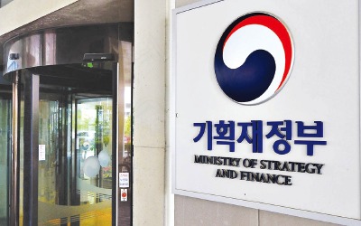 "사무관 떠나고, 장관 자리는 내주고"…침울한 기재부