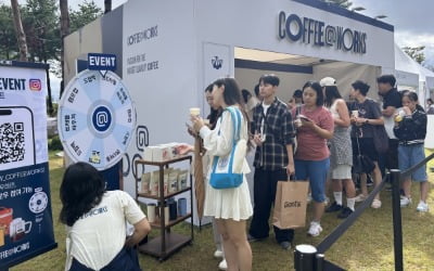 롯데월드몰 쇼핑 왔다가 우연히 왔는데 "행복한 데이트 코스됐네요" [2025 청춘, 커피 페스티벌]