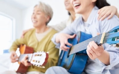 "자식 걱정 끝, 내 돈은 내가 쓴다"…노인들 확 달라졌다는데 [집코노미-집100세 시대]