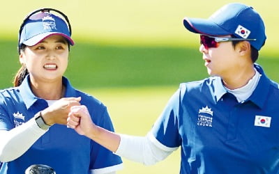 '환상 호흡' 김효주·최혜진 첫승…왕좌탈환 시동 걸었다