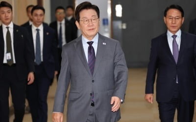 李대통령, 한미 관세협상에 "국내 금융시장에 미칠 영향 검토"