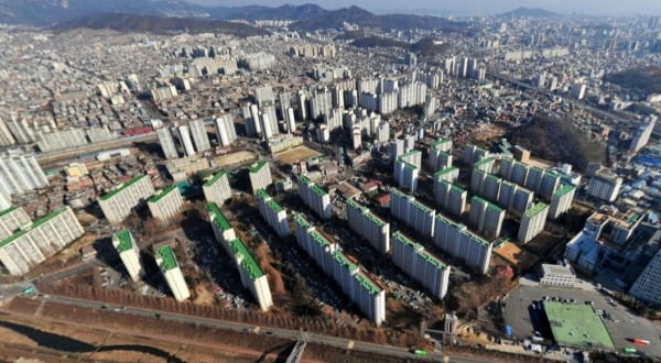 서울 강북 재건축 대어로 꼽히는 성산시영아파트 전경  출처 : 네이버 지도