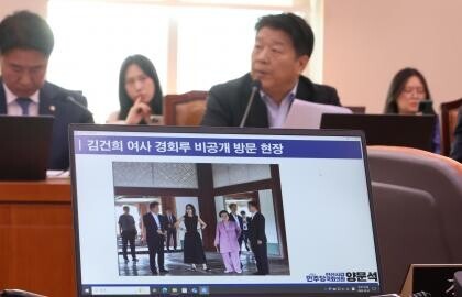 김건희, 경복궁 근정전 들어가 ‘용상’ 착석···평소 내부출입 금지