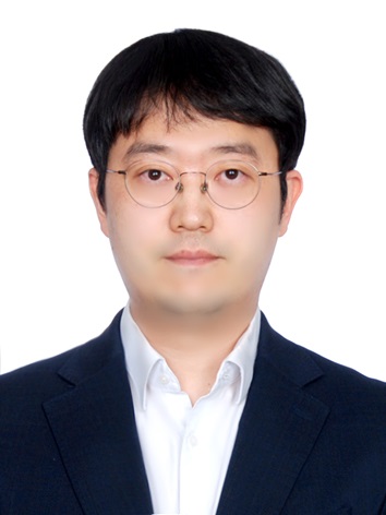 [기자수첩] 창고형 약국 논란, 국민 편익은 뒷전인가